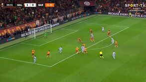 Sentou um, dois e depois atirou para o fundo da baliza do 'Gala': o golo de Pedri que promete correr o Mundo