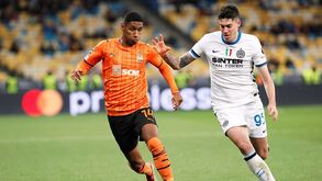 Velocidade, finta curta, pé esquerdo apurado e até acerto nos penáltis: o que pode dar Tetê ao Benfica