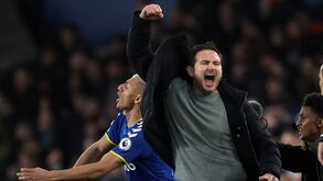 Frank Lampard sofre fratura na mão durante os festejos do golo do Everton