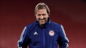 Pedro Martins é o treinador com mais jogos na história do Olympiacos: «Felicidade imensa»