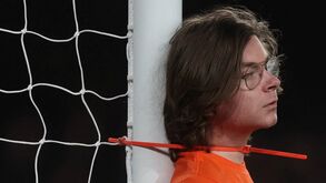 «Estou aterrorizado»: ativista partilha vídeo antes de se atar à baliza no Everton-Newcastle