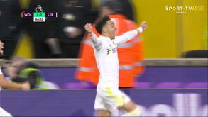 'Rosca' de Saïss, José Sá sai mal e Rodrigo empata o Wolves-Leeds United