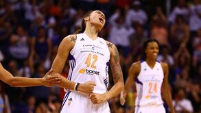 EUA exigem autorização para visitar estrela do basquetebol feminino presa na Rússia