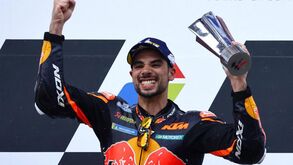Miguel Oliveira dá recital em piso molhado e conquista Grande Prémio da Indonésia