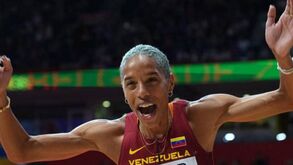 Yulimar Rojas faz história no triplo salto: novo recorde do Mundo com marca surreal