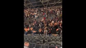 Caos na Bélgica: combate de kickboxing interrompido por confrontos com adeptos do Legia Varsóvia