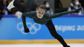 Kamila Valieva regressa em competição de patinagem artística exclusiva para russos