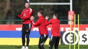 Bale em nova polémica: falhou 'El Clásico' com dores nas costas mas treina com o País de Gales