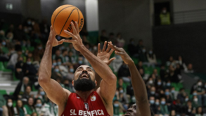 Sporting-Benfica, 73-89: Com bónus