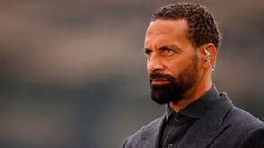Rio Ferdinand farto de rumores: «Quem está a alimentar esta merda?»