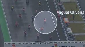 O arranque de Miguel Oliveira na Indonésia visto de cima: num ápice passou de 7.º a 2.º 