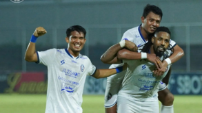 Indonésia: Carlos Fortes marca e o Arema ganha