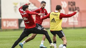 Benfica afina estratégia em jogo-treino com a equipa B: veja as imagens