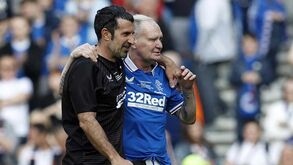 Equipa de Figo venceu Jogos da Lendas e Quaresma deixou esta maravilha