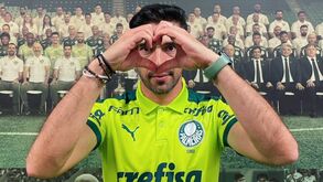 Abel Ferreira anuncia aos jogadores que fica no Palmeiras: «O próximo churrasco pago eu» 