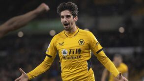 À atenção de Sporting e Benfica: Barcelona admite negociar Trincão de vez com o Wolves