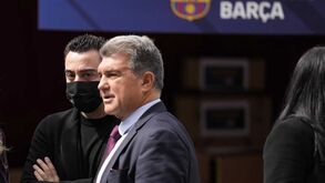 Laporta confirma reforços no Barcelona: «Já temos alguns jogadores livres fechados» 