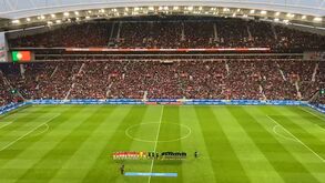 Não foi à capela mas foi igualmente arrepiante: o hino de Portugal cantado por quase 50 mil no Dragão