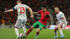 Ristovski colocou a mão no pescoço de Cancelo e ânimos aqueceram