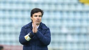 Duas vagas em aberto no onze do Santa Clara para a visita ao Dragão