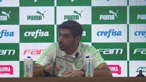 Abel Ferreira 'atira-se' à arbitragem após derrota frente ao São Paulo: «O VAR estava a comer pipocas»