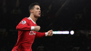 Cristiano Ronaldo abriu o marcador no Man. United-Tottenham com este espetacular remate
