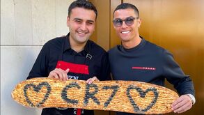 Cristiano Ronaldo junta-se ao chef mais famoso do Tik Tok: dupla vai abrir restaurante em Londres