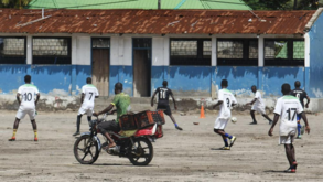 Moçambique: Futebol afasta guerra em Cabo Delgado com motas a meio-campo 