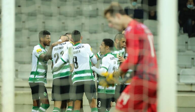 Sporting vence Moreirense e chega-se à frente, Sporting