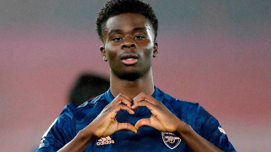 O menino educado ganha fãs: Bukayo Saka continua a conquistar o coração de todos