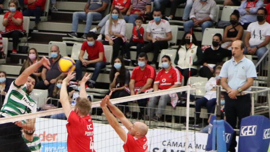 Árbitro português Pedro Lopes Pinto na final da Taça CEV de voleibol