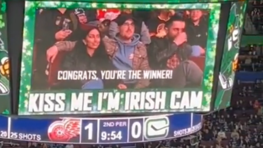 A insólita 'Kiss Cam' que acabou com todo o pavilhão a rir-se