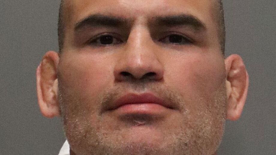 Antigo campeão do UFC detido sob acusação de tentativa de homicídio