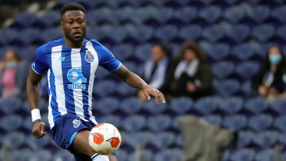'Monsieur' Mbemba mantém bem acesa a chancela de indiscutível na defesa dos dragões