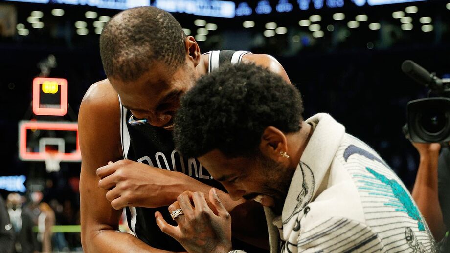 Irving celebrou com Kevin Durant a partida