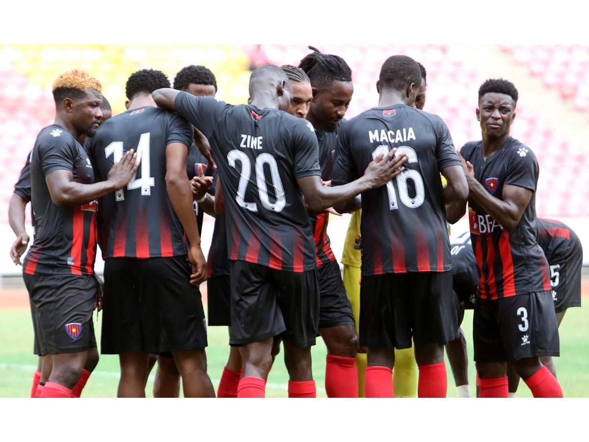 Petro de Luanda vence Sagrada Esperança e reforça liderança do Girabola -  Angola - Jornal Record