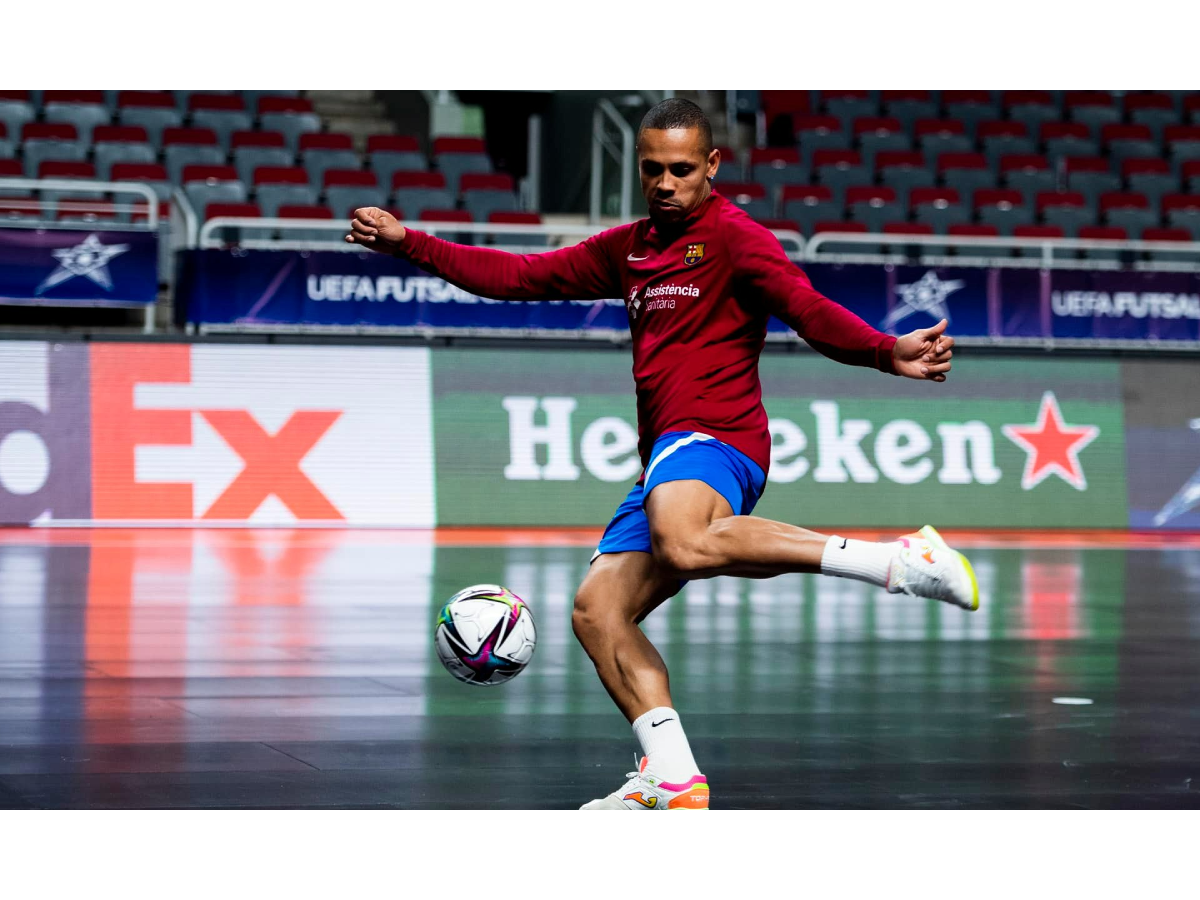 Ferrão, atual melhor do mundo no futsal, pegou frio de 42 graus