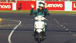 Sebastian Vettel investigado por viagem de 'scooter' na Austrália