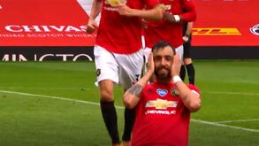 A homenagem do Manchester United a Bruno Fernandes em dia de renovação