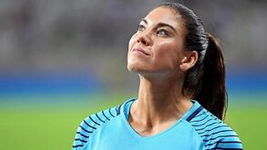 Hope Solo detida por conduzir embriagada e resistir à polícia na Carolina do Norte 