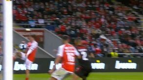 Sp. Braga-Benfica: André Horta cometeu penálti e Darwin reduziu