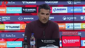 FC Porto pediu penálti neste lance, mas o árbitro mandou seguir