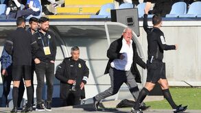 O momento em que o presidente do Arouca foi expulso após palavras a Fábio Veríssimo