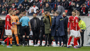 Defesa do Friburgo alertou árbitro e treinador do Bayern fala em 