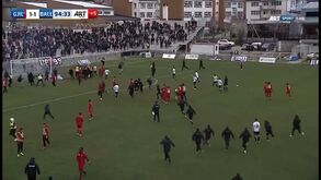Golo de guarda-redes aos 90'+4 acaba em invasão e 'batalha campal' no Kosovo