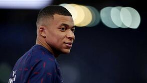 Renovação de Mbappé pelo PSG ganha força e Macron dá uma ajuda