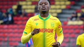 Reintegrado ao sábado e despedido à segunda: Anthony Limbombe diz adeus ao Nantes
