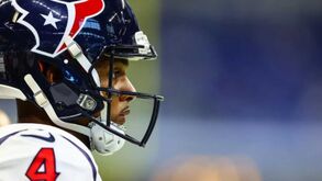 Craque da NFL processado por 22 mulheres: «Acusam-no de lhes tocar com o pénis e tentar forçar a fazer sexo oral»