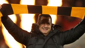Lealdade 'paga-se' com férias de luxo: dono do Hull City vai dar prenda a 500 adeptos