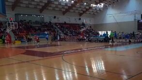 Ambiente ao rubro no pavilhão municipal de Albufeira no 1.º dia de Festa do Basquetebol